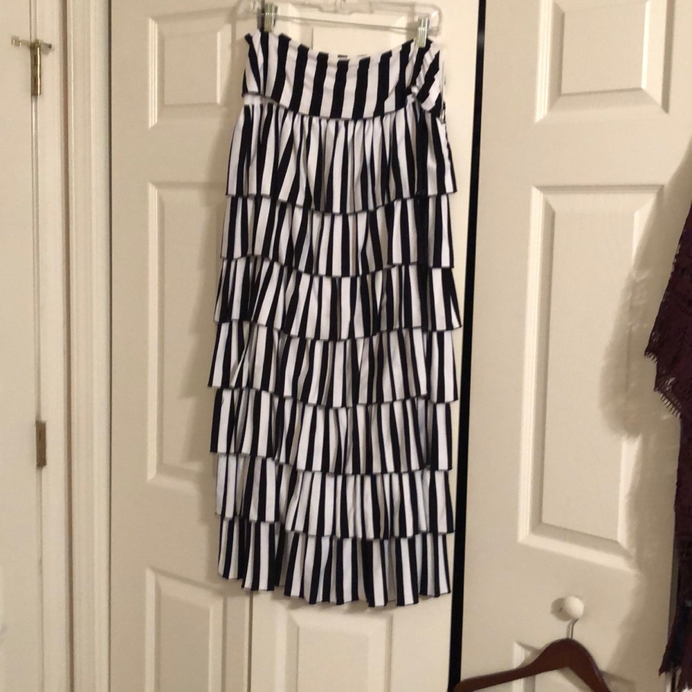 Dainty Jewells ruffle skirt